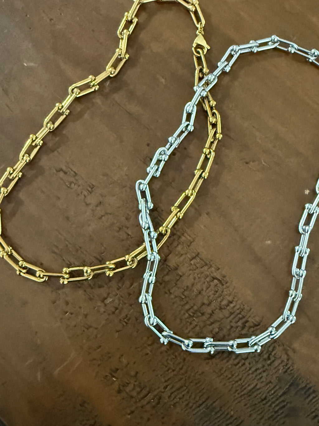 horseshoe link necklace